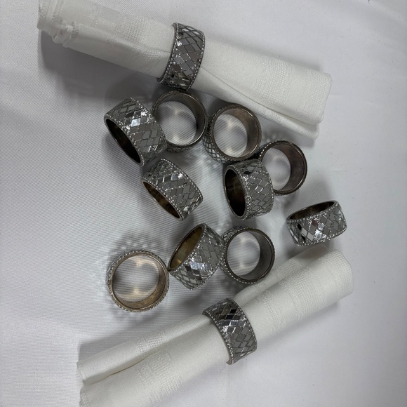Vintage Touch Set of 12 Stainless Steel Mirrored Rhinestone Napkins Ring. - Picture 4 of 7